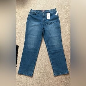 New with tag Gloria
Vanderbilt Amanda slimming Jean size 18
average